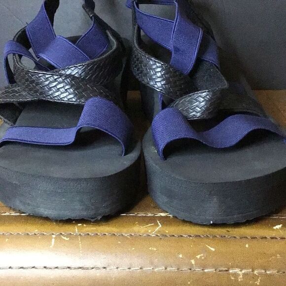 Mukluk, wedge, sandals, size 8 - Picture 3 of 7